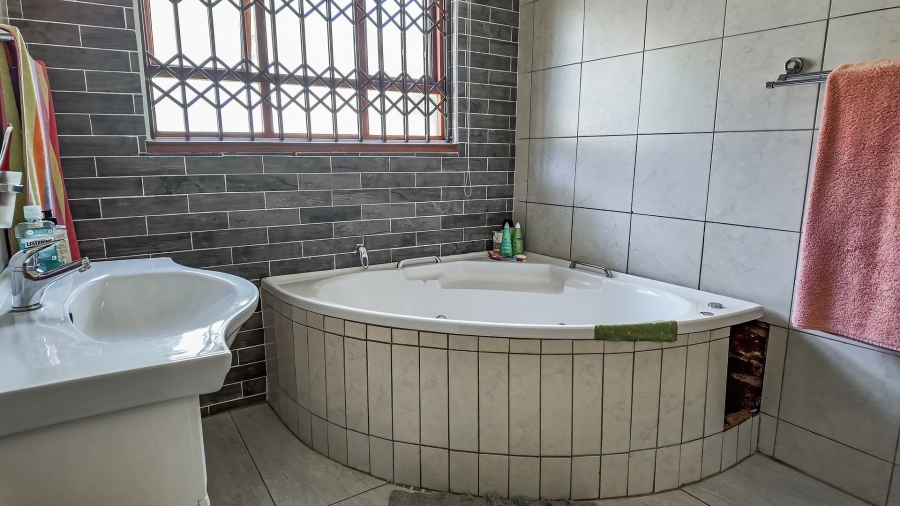 7 Bedroom Property for Sale in Waterkloof A H North West